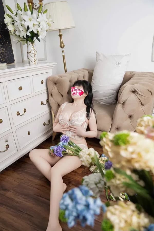 Massage Khỏe vú to mông cong chiều khách hết mình 12