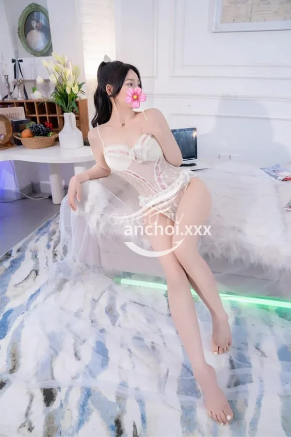Quỳnh Mun cute ngọt ngào phục vụ nhẹ nhàng như người yêu 17