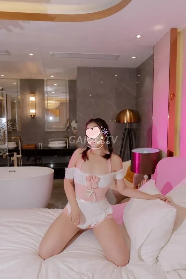 ⭐ VIP Ngọc Châu 500k Ninh Kiều – BJ · Hôn vú · 28 tuổi 15