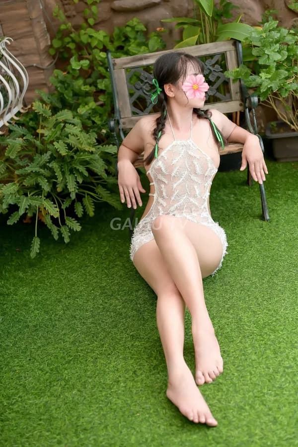 Quỳnh Nga da trắng dáng chuẩn chiều chuộng vui vẻ 4
