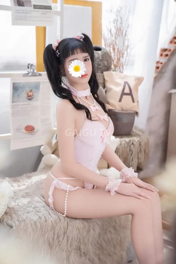 Da trắng mịn dáng cong sexy ôm ấp chiều chuộng Miền Tây 20
