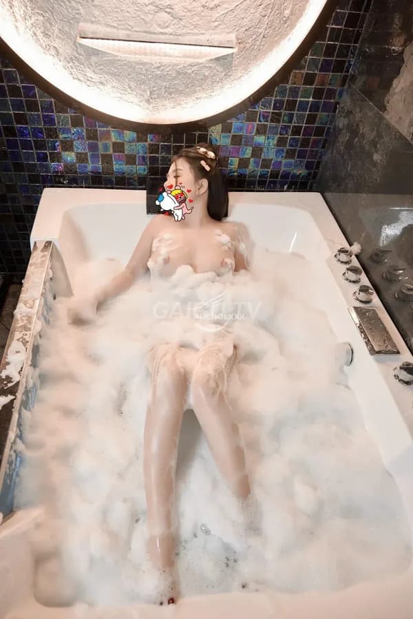 Na Tây khuôn mặt xinh đẹp ánh mắt gợi tình 15