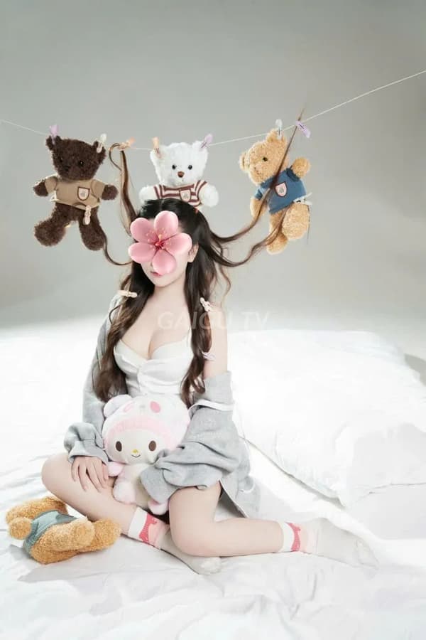 Em xinh dáng chuẩn nhiệt tình phục vụ Linh đan 2