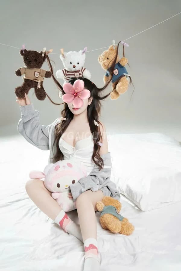 Em xinh dáng chuẩn nhiệt tình phục vụ Linh đan 11