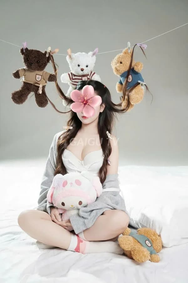 Em xinh dáng chuẩn nhiệt tình phục vụ Linh đan 10