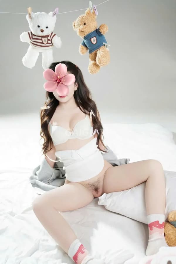 Em xinh dáng chuẩn nhiệt tình phục vụ Linh đan 9