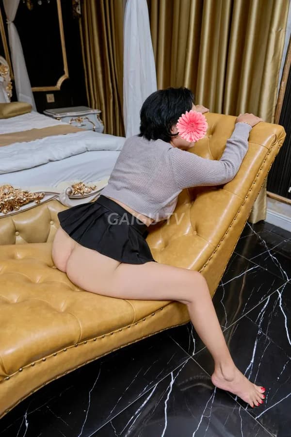 Anna Ngọc xinh dáng chuẩn phục vụ nhẹ nhàng như người yêu 15