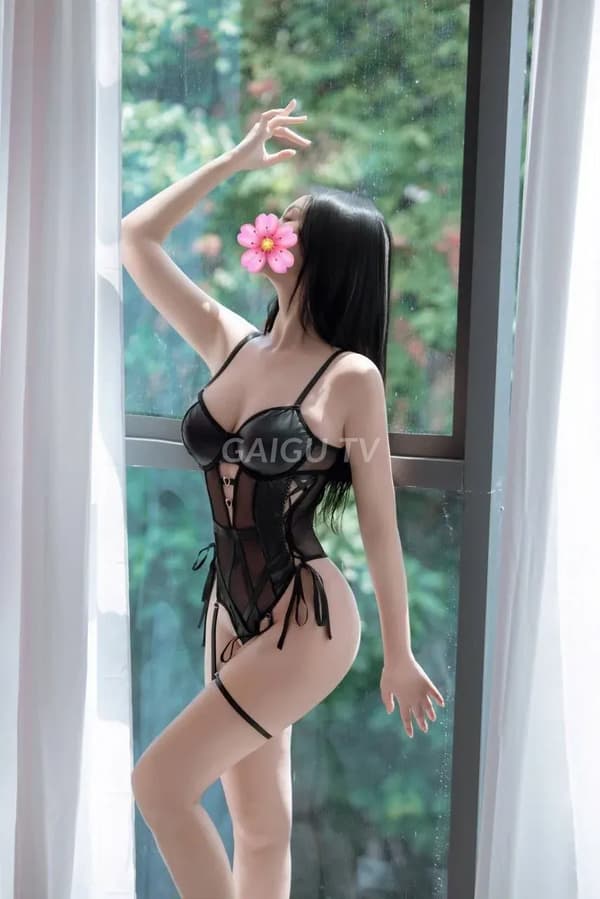 Em da trắng dáng chuẩn nhẹ nhàng như người yêu Huyền My 5