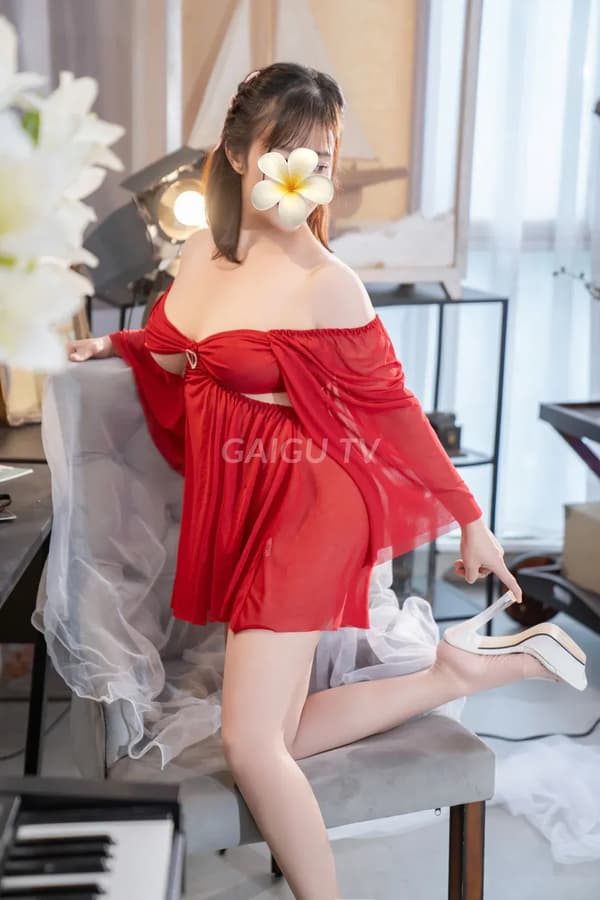 Hồng Ngọc phục vụ nhiệt tình như người yêu thật 13