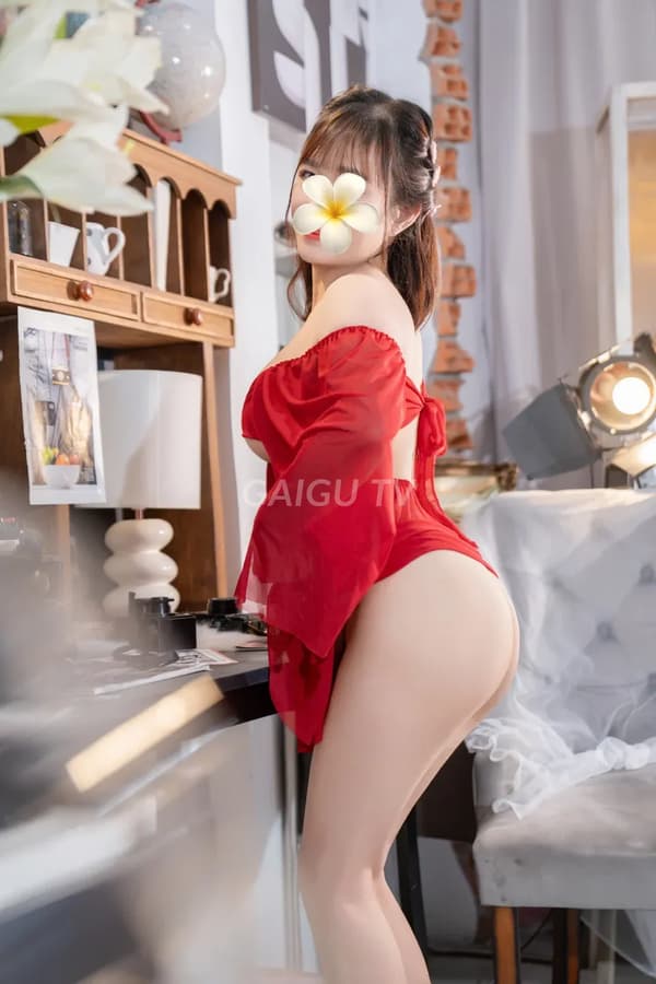 Hồng Ngọc phục vụ nhiệt tình như người yêu thật 15