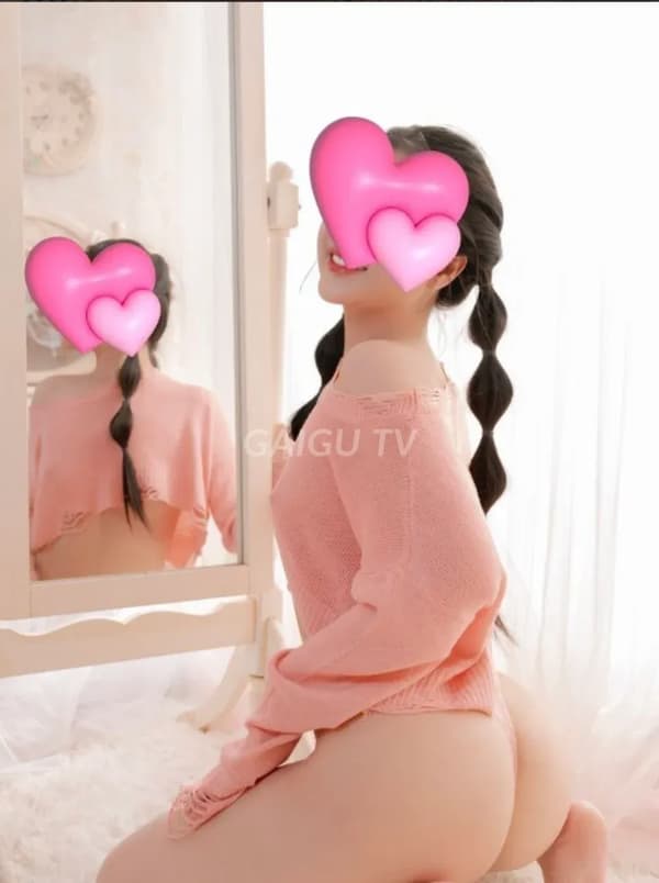 Yến Nhi nhiệt tình chiều khách hết mình 13