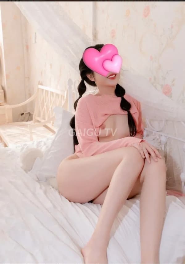 Yến Nhi nhiệt tình chiều khách hết mình 20