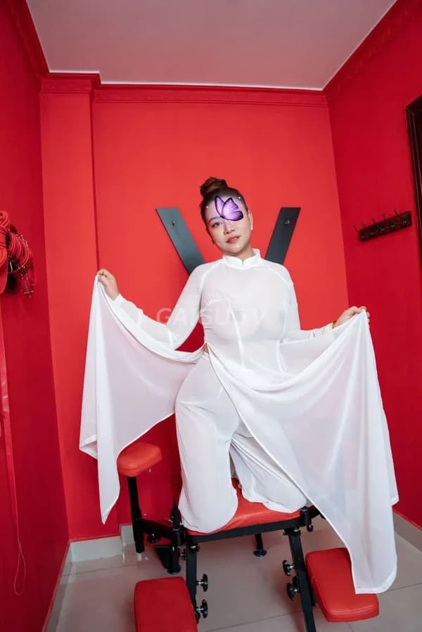 Như Quỳnh chiều khách nhiệt tình 10
