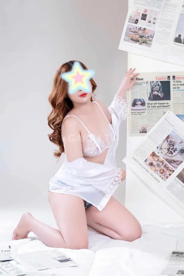 Hạnh hàng mới chuộng vui vẻ chiều khách 14