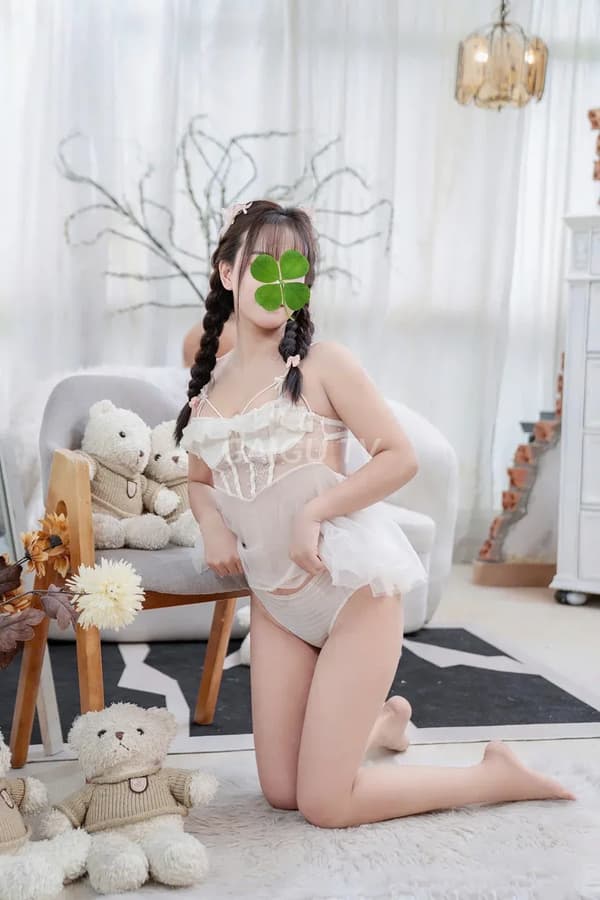 Phi Yến xinh tươi dáng nhỏ nhẹ nhàng chiều chuộng khách 4