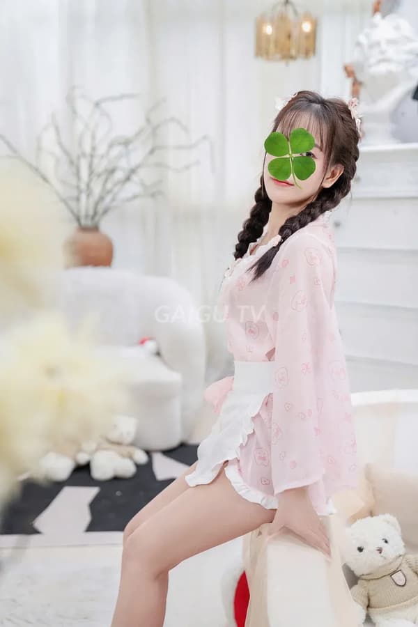 Phi Yến xinh tươi dáng nhỏ nhẹ nhàng chiều chuộng khách 11