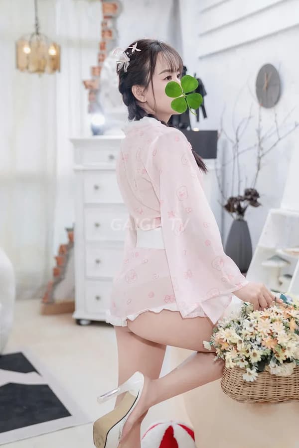 Phi Yến xinh tươi dáng nhỏ nhẹ nhàng chiều chuộng khách 9
