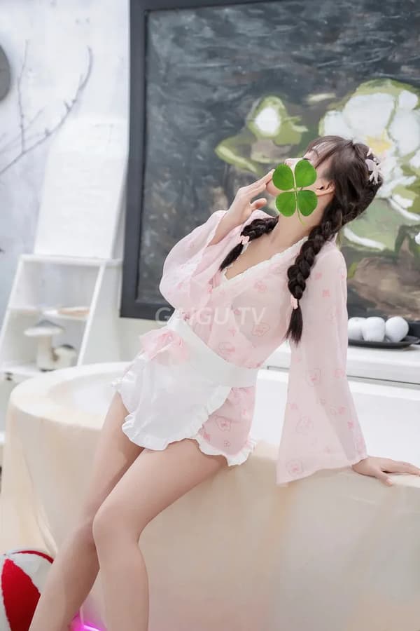 Phi Yến xinh tươi dáng nhỏ nhẹ nhàng chiều chuộng khách 13