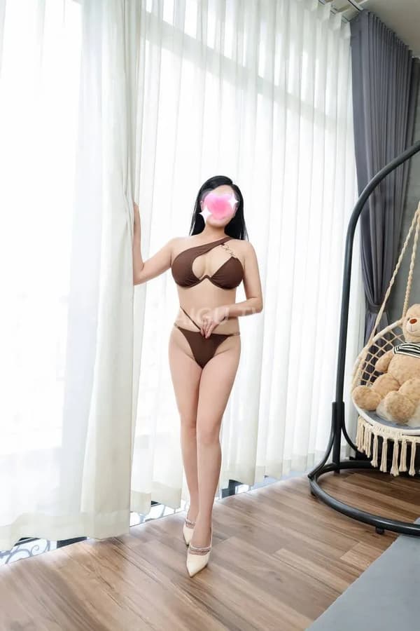 Kiểm Định nhiệt tình chiều khách 2