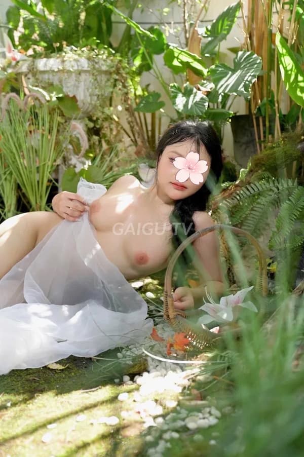 Kiều Kiều xinh đẹp dáng chuẩn eo con kiến 12