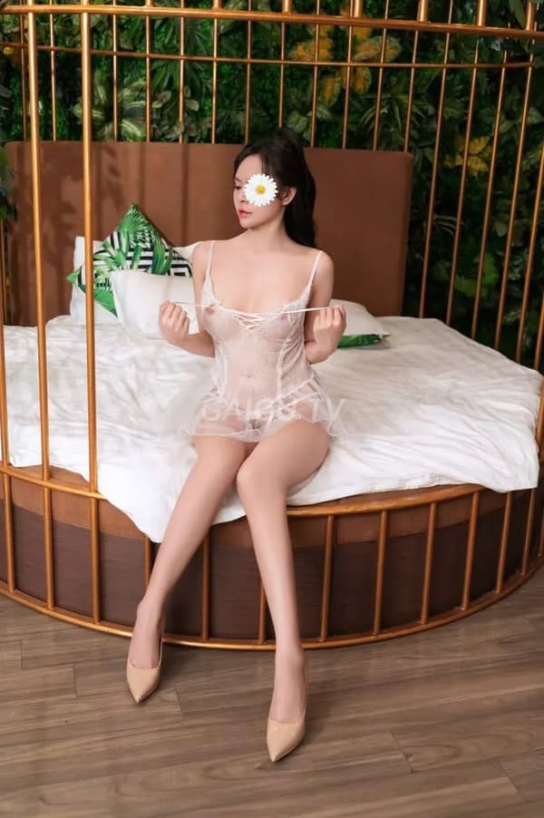Như Ý phục vụ nhẹ nhàng chiều khách như người yêu 10