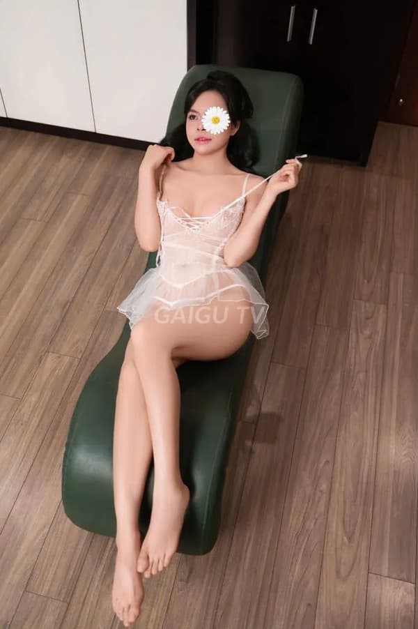 Như Ý phục vụ nhẹ nhàng chiều khách như người yêu 13