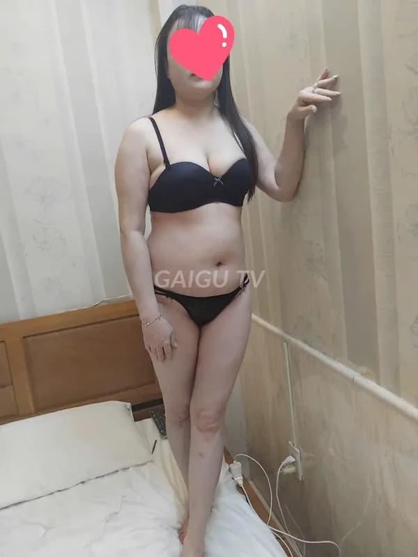 Bích Thuỷ dáng săn chắc vú to tròn hấp dẫn 2