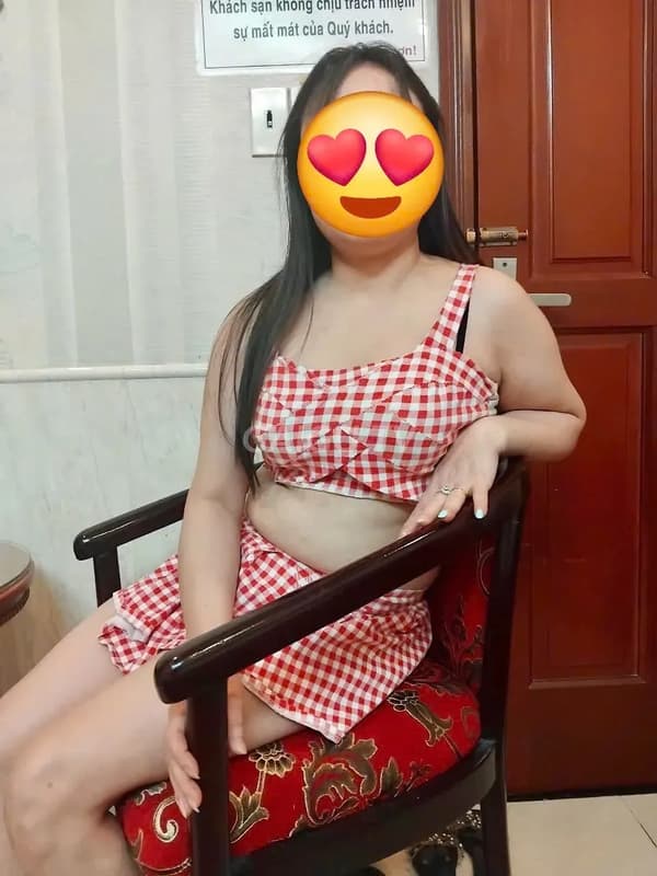 Bích Thuỷ dáng săn chắc vú to tròn hấp dẫn 12