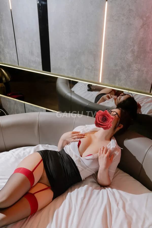 Thu Vân Gò Vấp 400k thần dâm ngực to mông căng 6