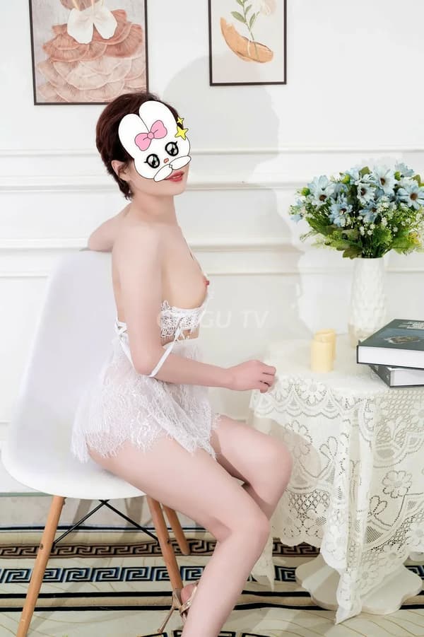 Hoa Hoa nhẹ nhàng chiều khách 4