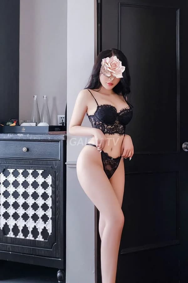 Tiểu Vy HOT GIRL DA TRẮNG, VÚ TO, TÌNH Quận 10 điểm 10.0 – 1.000k/shot 11