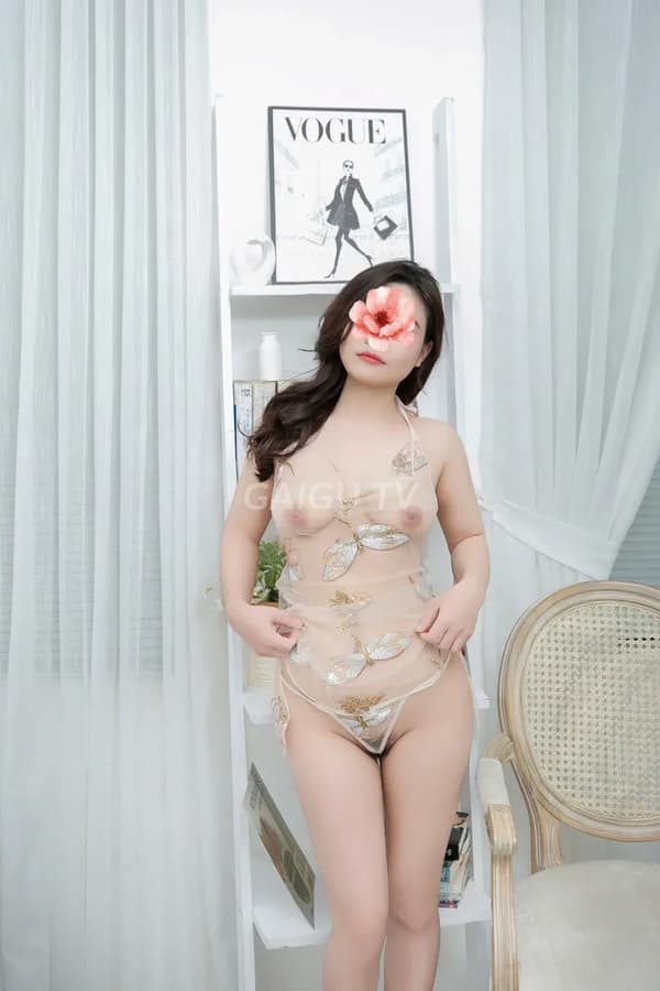 Hương Ly da trắng dáng chuẩn vú to mông cong chiều khách nhiệt tình 5