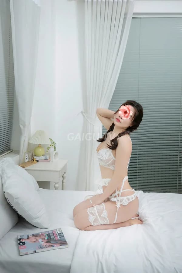 Hương Ly da trắng dáng chuẩn vú to mông cong chiều khách nhiệt tình 16