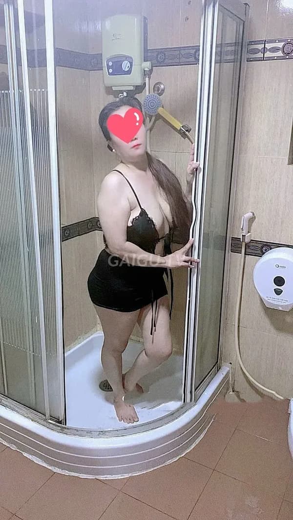 Tuyết Linh ngoan ngoãn vâng lời dáng người săn chắc da mịn màng 2