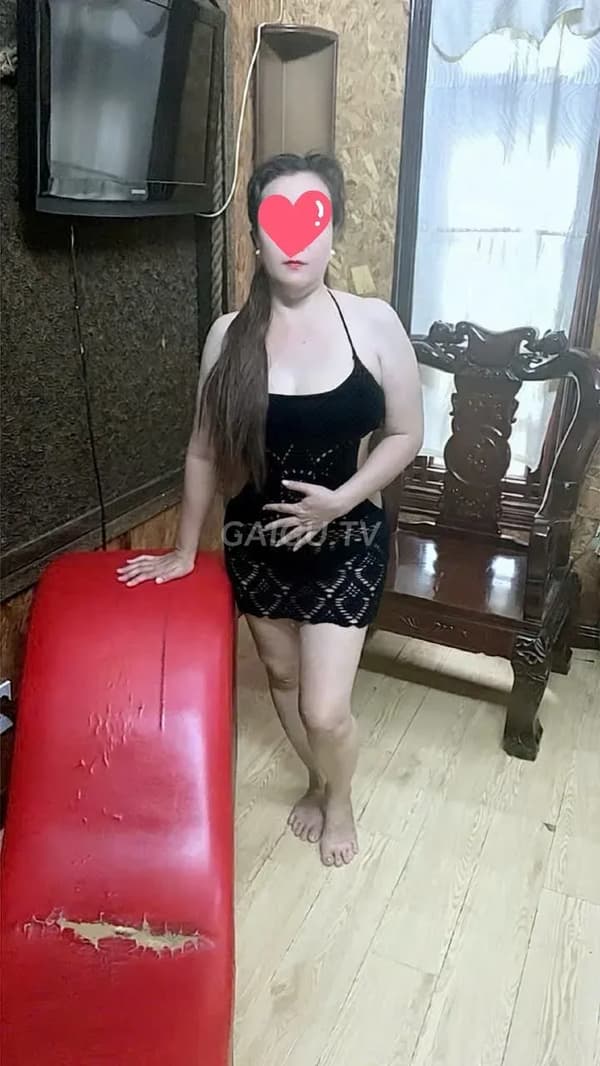 Tuyết Linh ngoan ngoãn vâng lời dáng người săn chắc da mịn màng 3