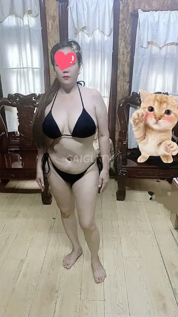 Tuyết Linh ngoan ngoãn vâng lời dáng người săn chắc da mịn màng 10
