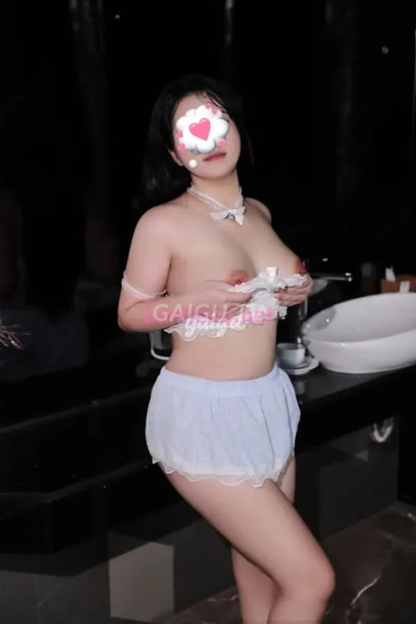 Anh nhẹ nhàng và tình cảm với khách 8