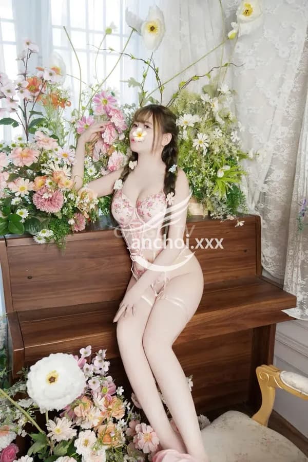 Thảo My da trắng dáng chuẩn chiều khách nhiệt tình 5