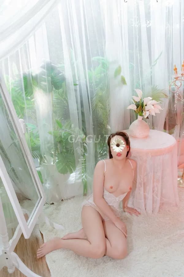 Jenny Massage xinh xắn nét dâm ngầm chiều khách như người yêu 8