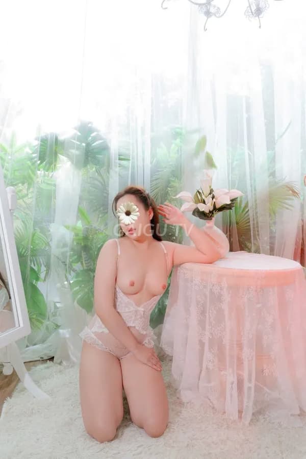 Jenny Massage xinh xắn nét dâm ngầm chiều khách như người yêu 19