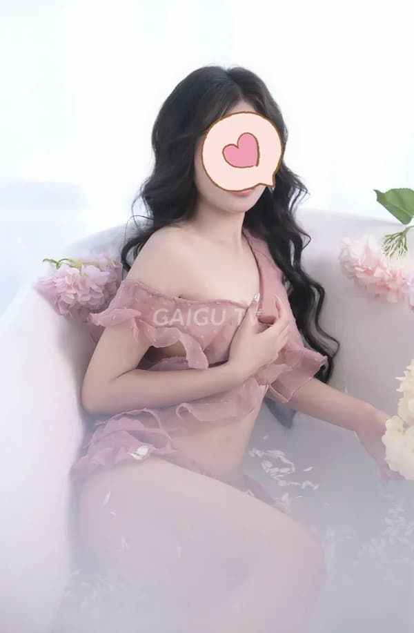 Em xinh tươi vú to dáng chuẩn Kiều 3