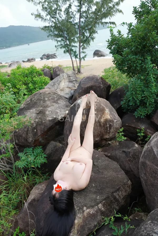 Nhã Tuyết da trắng dáng sexy phục vụ nhiệt tình như người yêu 16