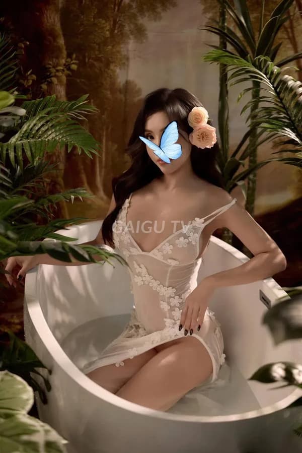 Emy Phú Nhuận 500k hàng ngon body mịn ngực to phục vụ tình nhân 11