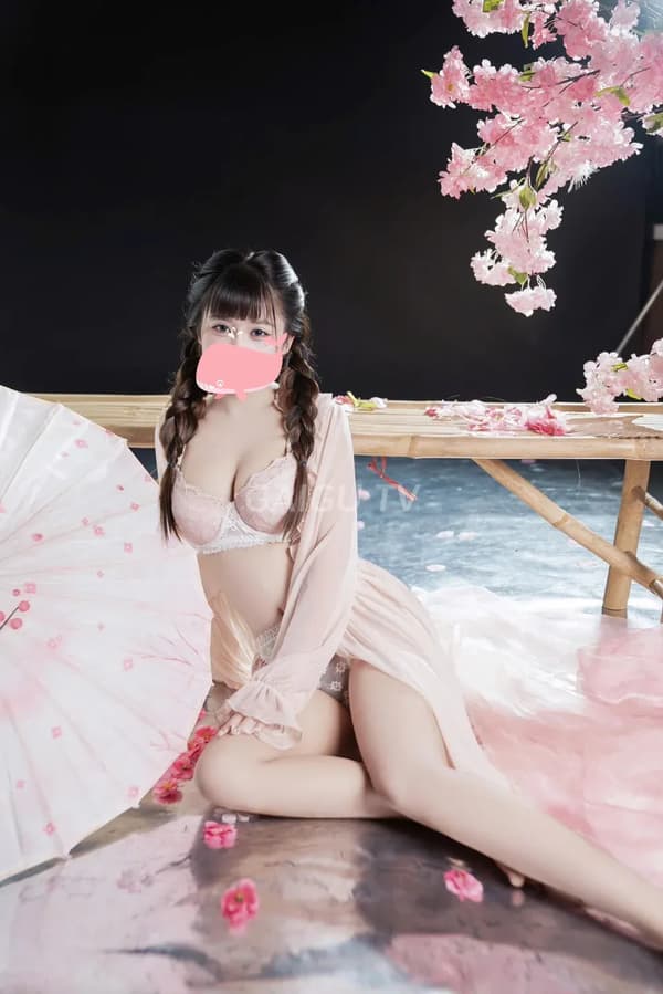 Khả ái hàng non tơ tươi trẻ với body gợi dục chiều khách nhiệt tình 2
