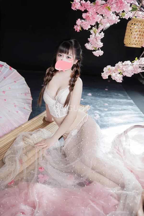 Khả ái hàng non tơ tươi trẻ với body gợi dục chiều khách nhiệt tình 6