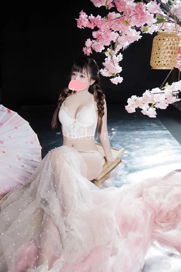 Khả ái hàng non tơ tươi trẻ với body gợi dục chiều khách nhiệt tình 7
