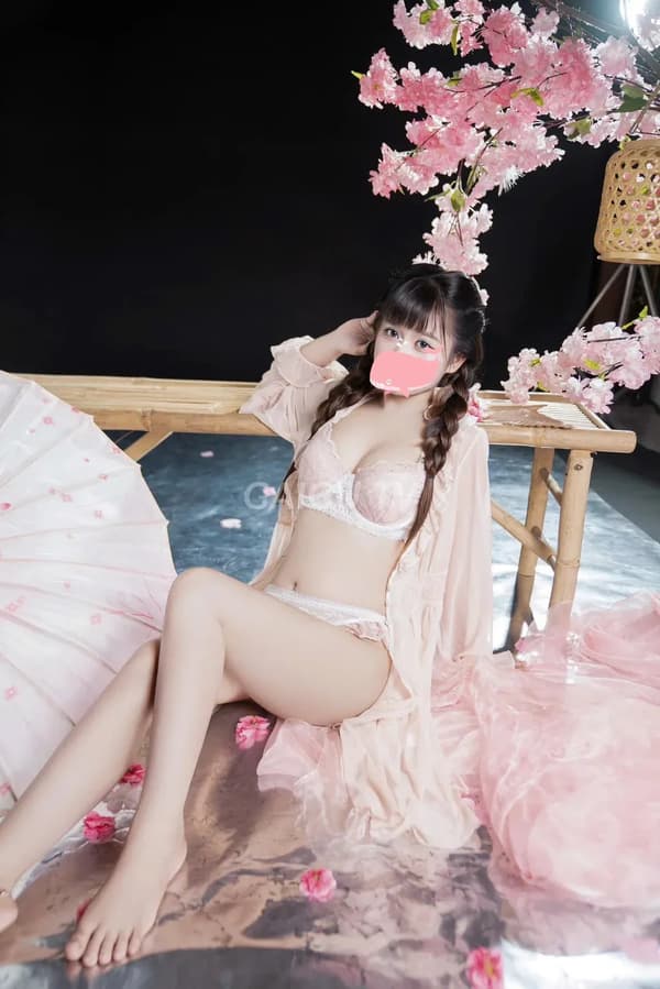 Khả ái hàng non tơ tươi trẻ với body gợi dục chiều khách nhiệt tình 5