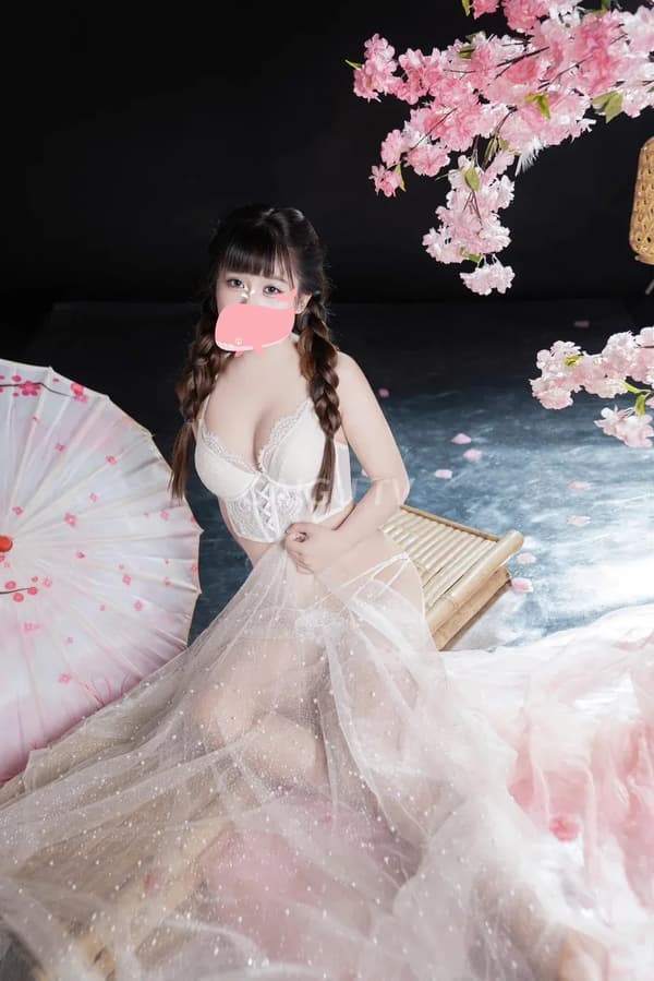 Khả ái hàng non tơ tươi trẻ với body gợi dục chiều khách nhiệt tình 9