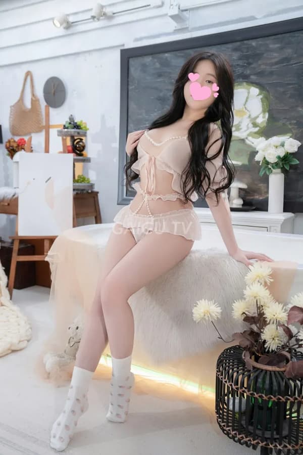 Kiều Trinh xinh đẹp dáng chuẩn chiều khách nhiệt tình 3
