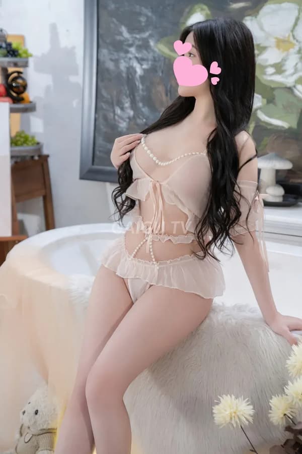 Kiều Trinh xinh đẹp dáng chuẩn chiều khách nhiệt tình 4